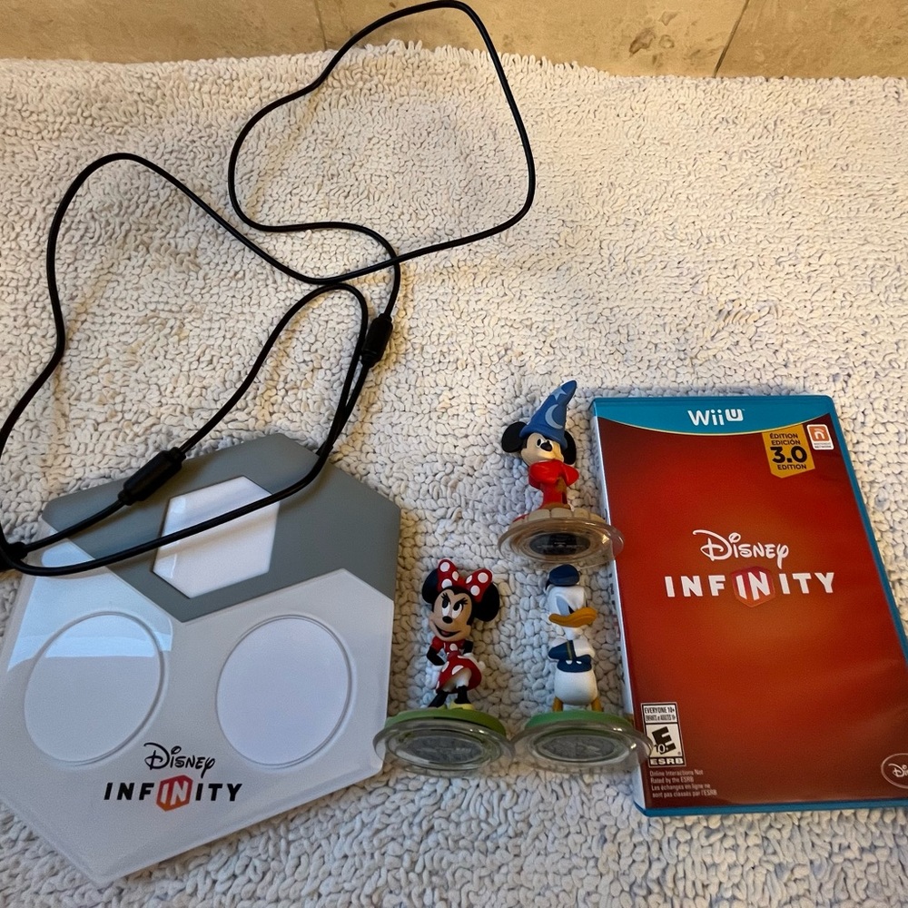 Disney Infinity Wii U 3.0 Set includes: base, game and 3 characters